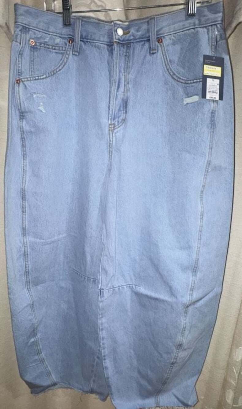 #613 Universal Thread Women's High-Rise Curved Leg Jeans in Light Wash